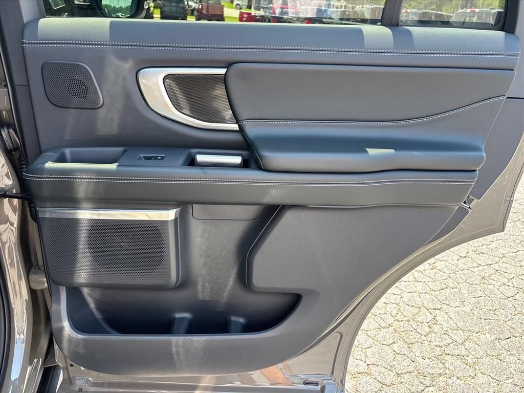 New 2027 Ford Expedition Platinum w/ Stealth Performance Package AWD/4WD image 15