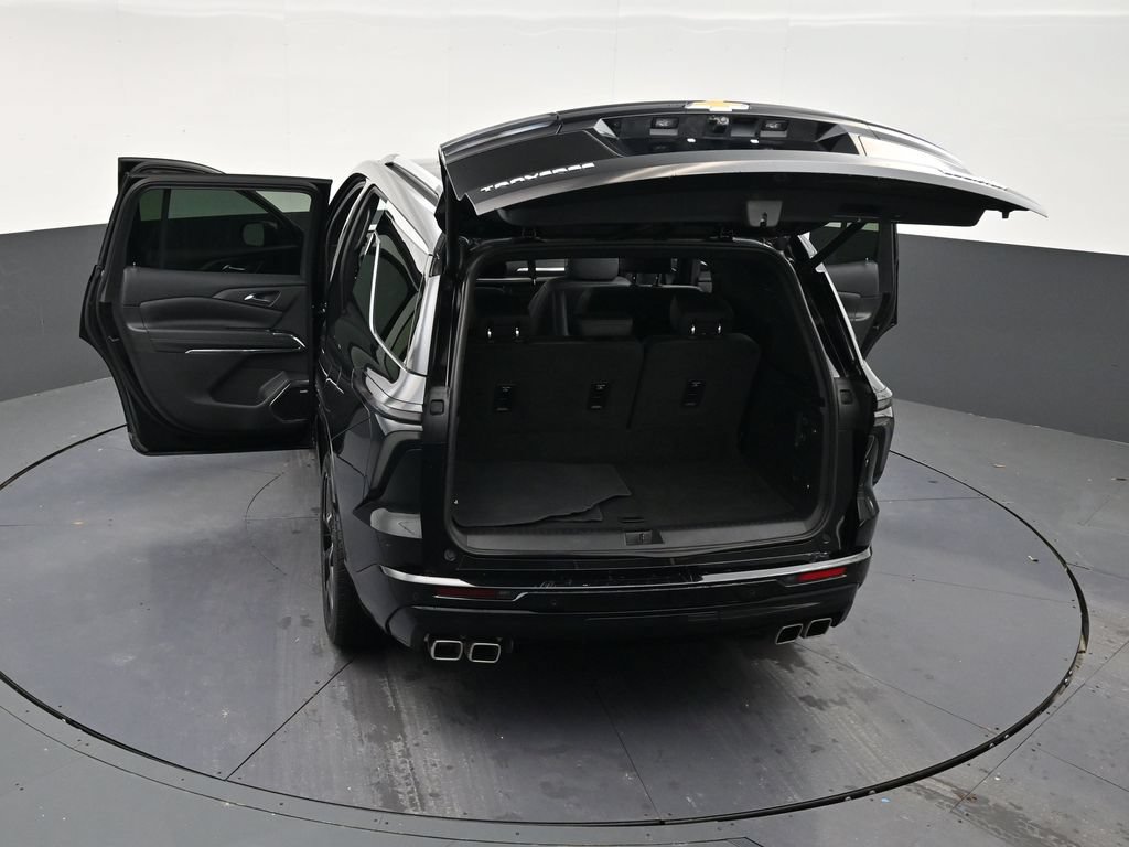 Used 2025 Chevrolet Traverse High Country FWD image 32