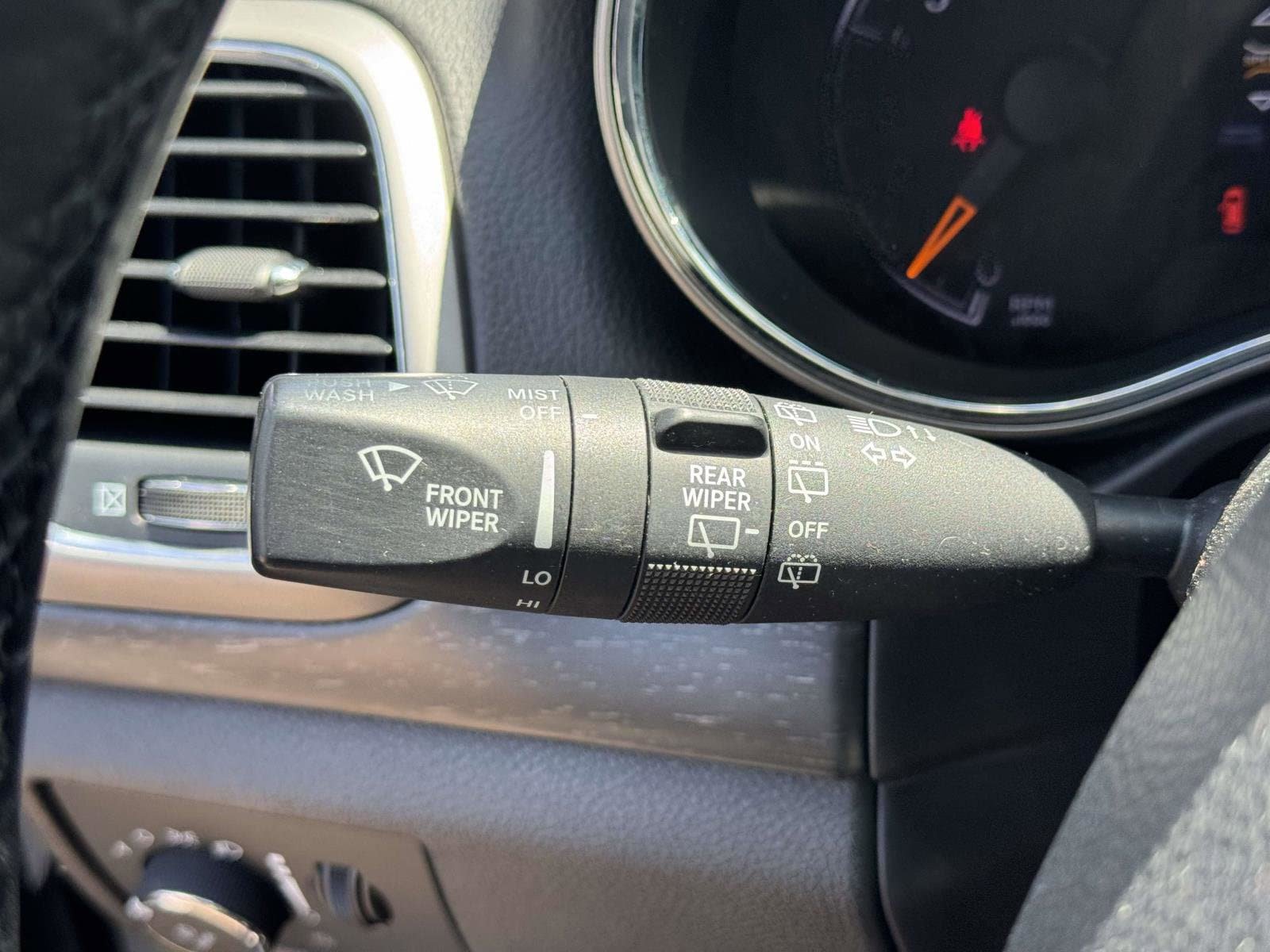 Used 2018 Jeep Grand Cherokee Altitude AWD/4WD image 22