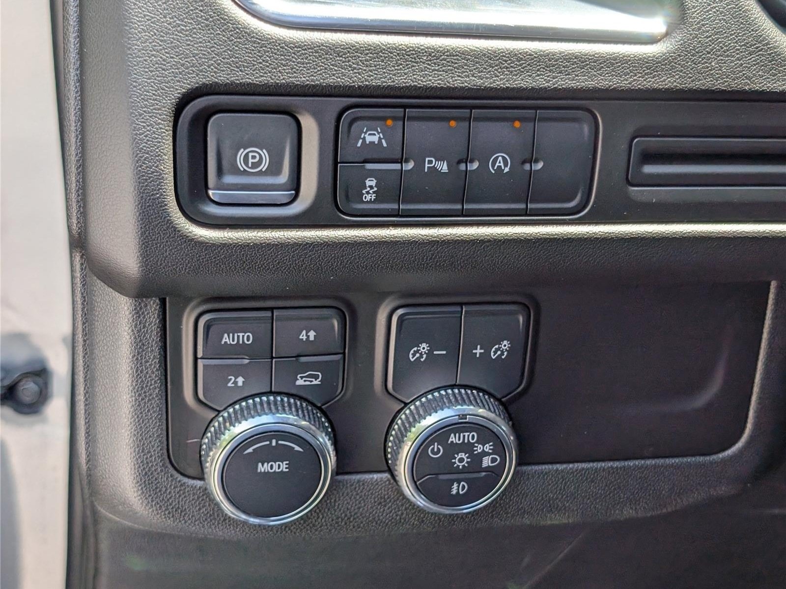 Used 2024 GMC Yukon SLT AWD/4WD image 25