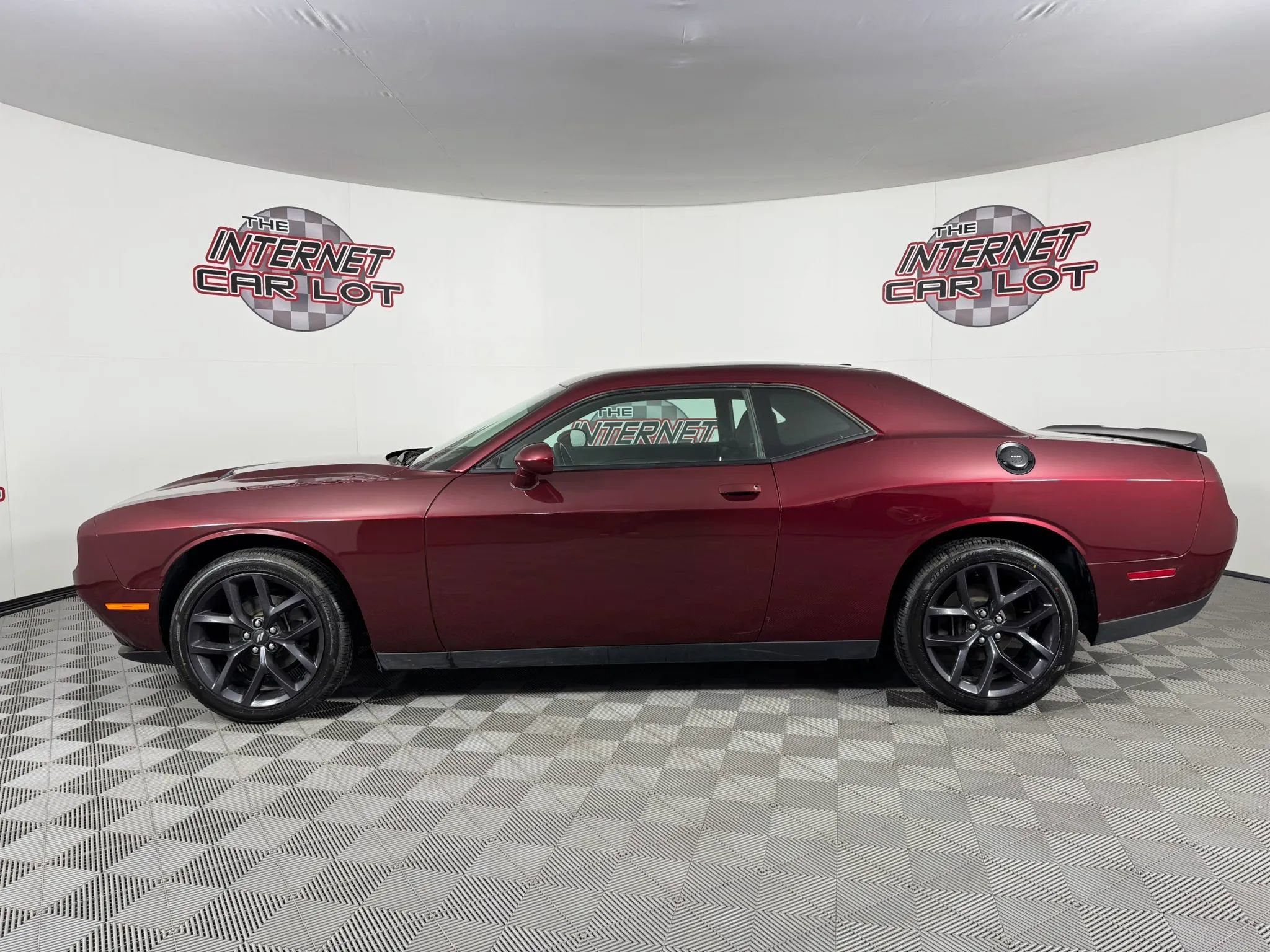 Used 2021 Dodge Challenger SXT w/ Driver Convenience Group RWD image 4