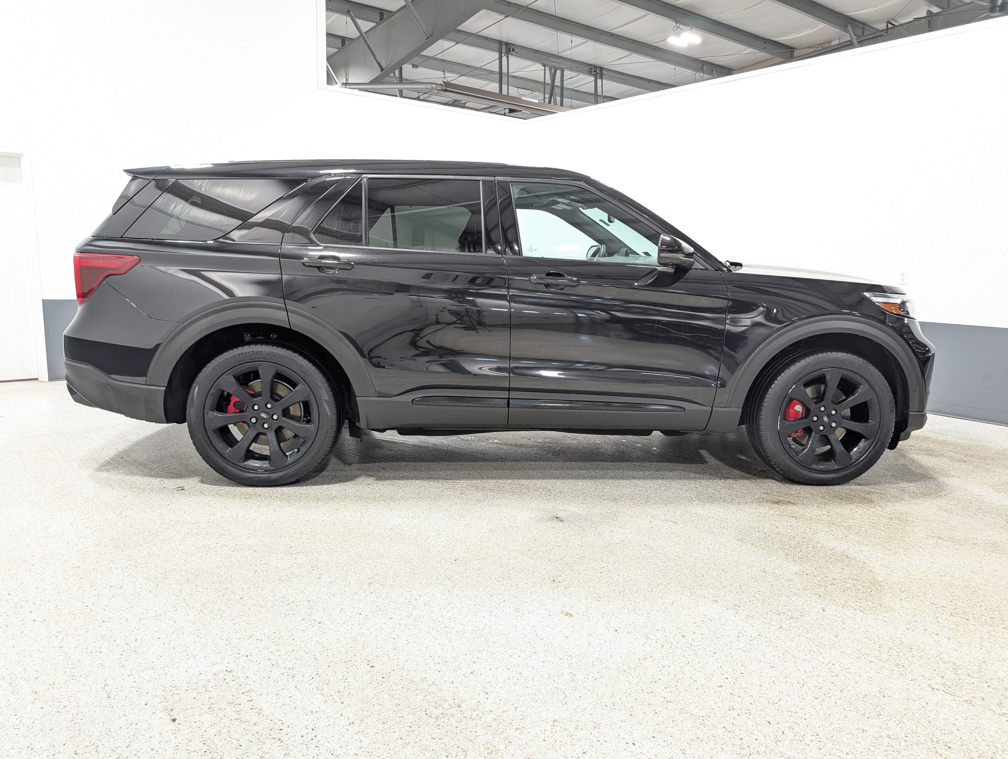 Used 2021 Ford Explorer ST w/ ST Street Pack image 2