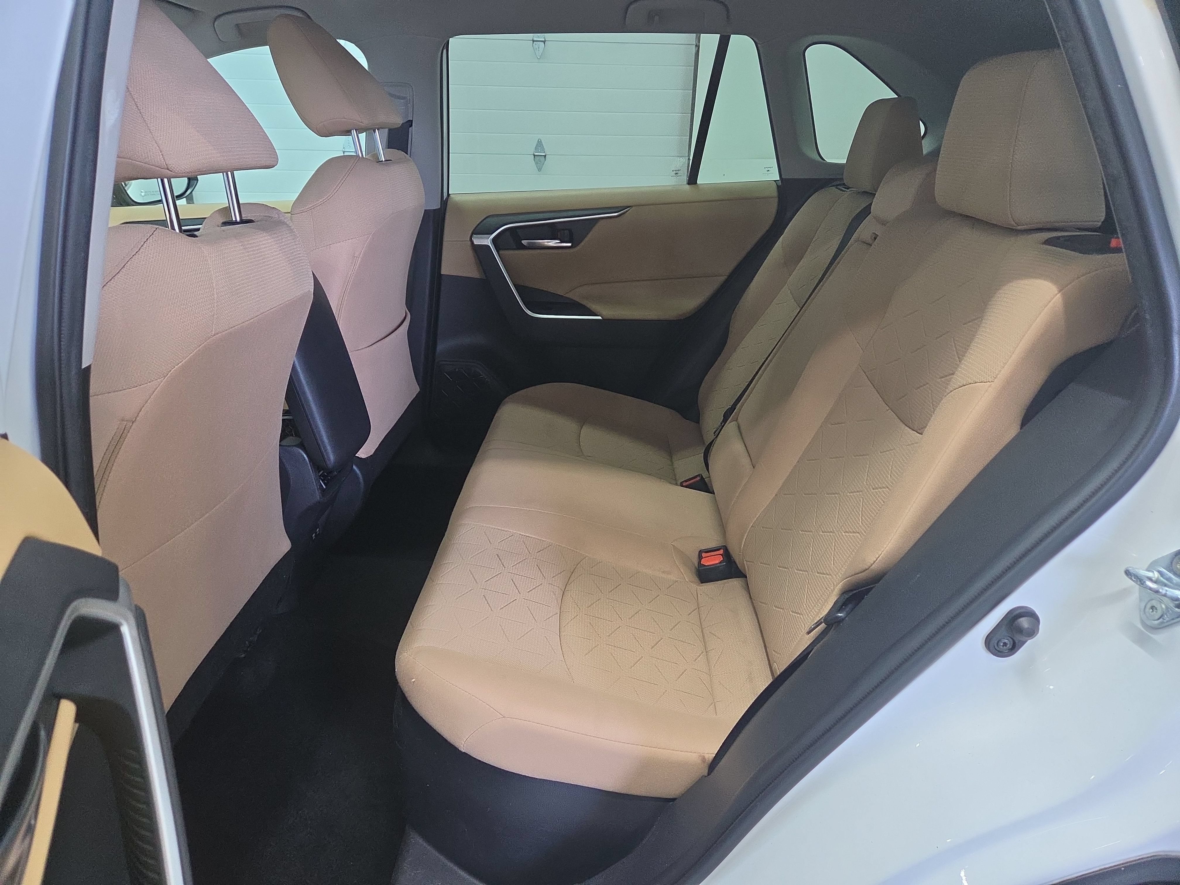 Used 2021 Toyota RAV4 XLE AWD/4WD image 27