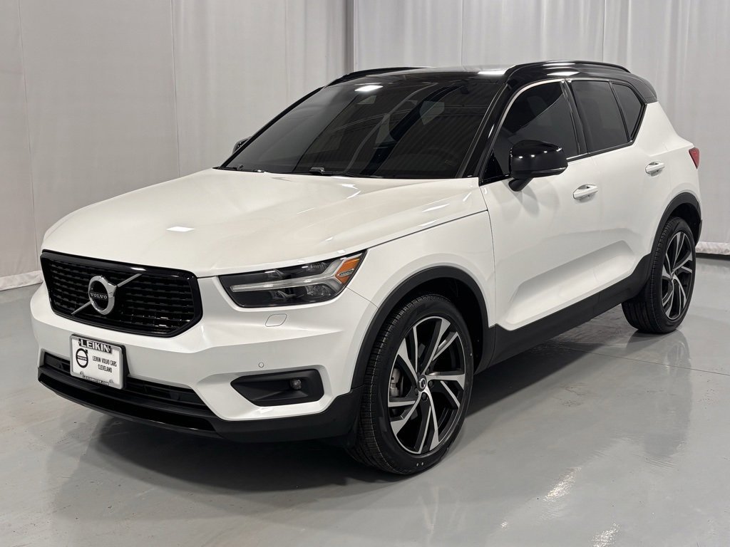 Certified 2022 Volvo XC40 T5 R-Design w/ Climate Package