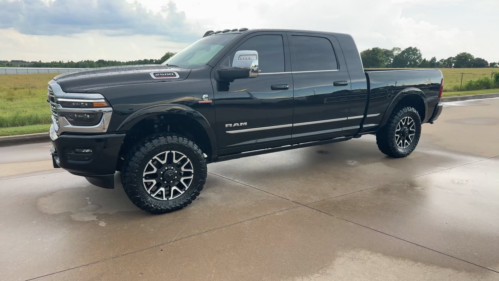 Used 2026 RAM 2500 Limited AWD/4WD image 5