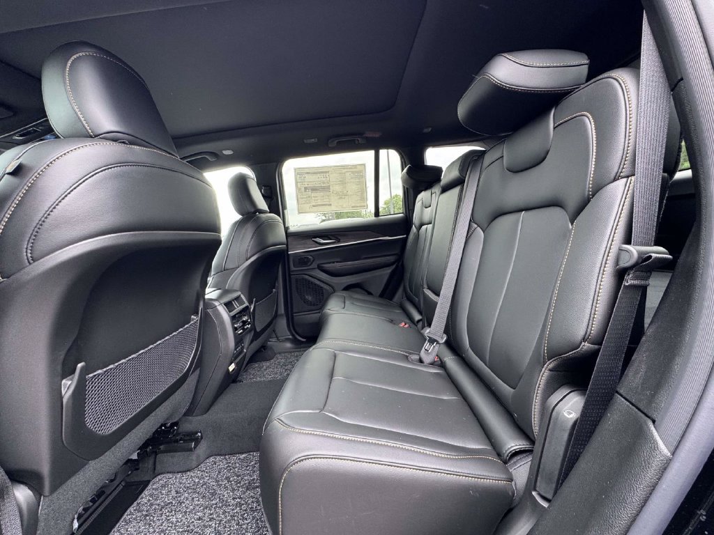 New 2026 Jeep Grand Cherokee Limited AWD/4WD image 15