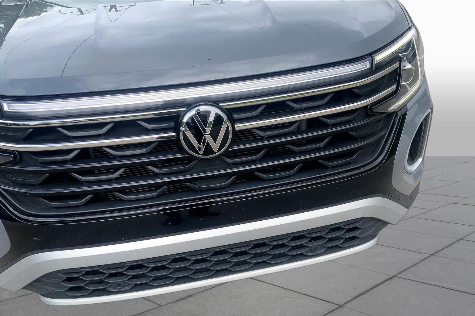 Used 2024 Volkswagen Atlas Peak Edition SE AWD/4WD image 29