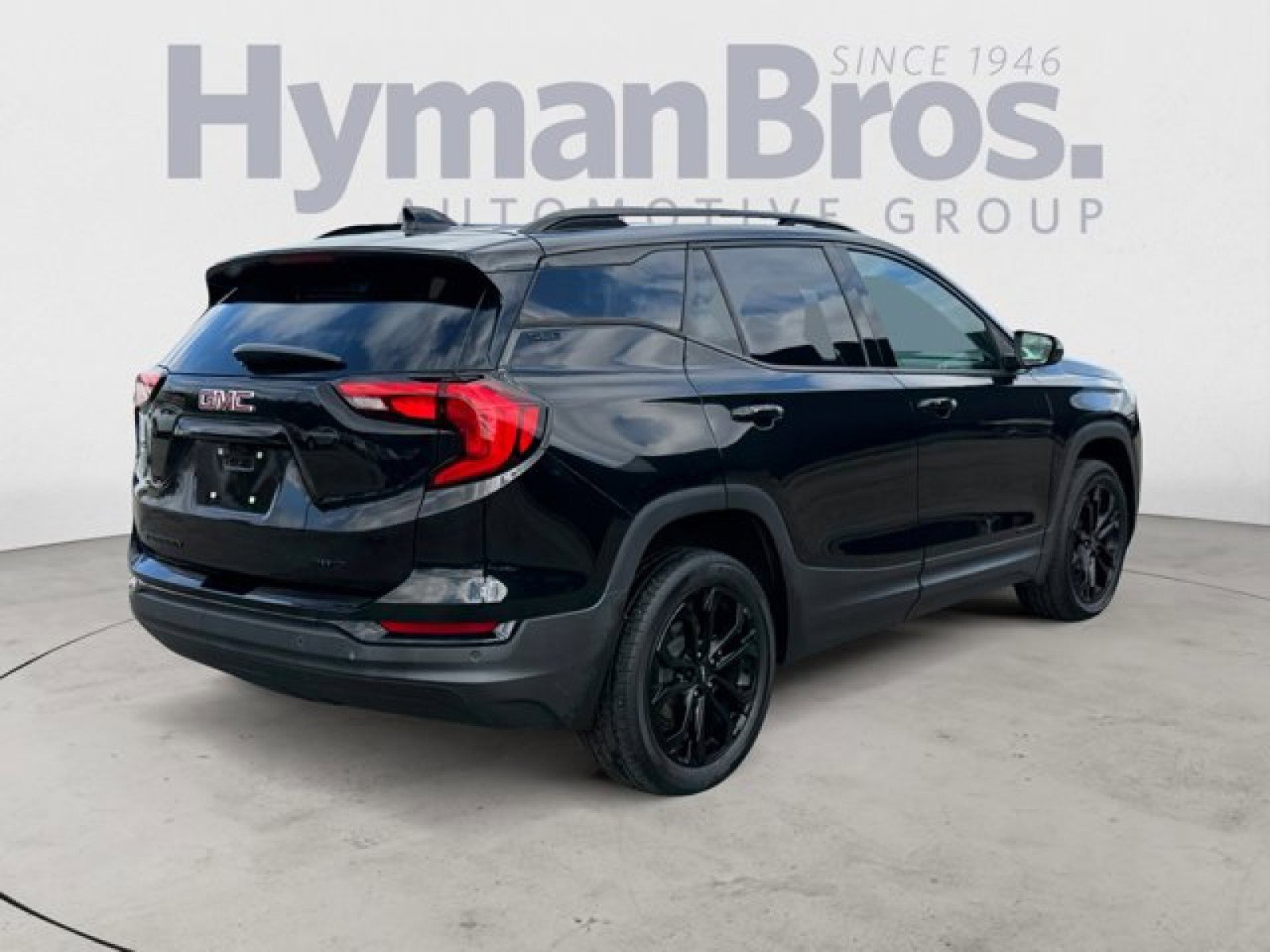 Used 2021 GMC Terrain SLE w/ Driver Convenience Package image 3