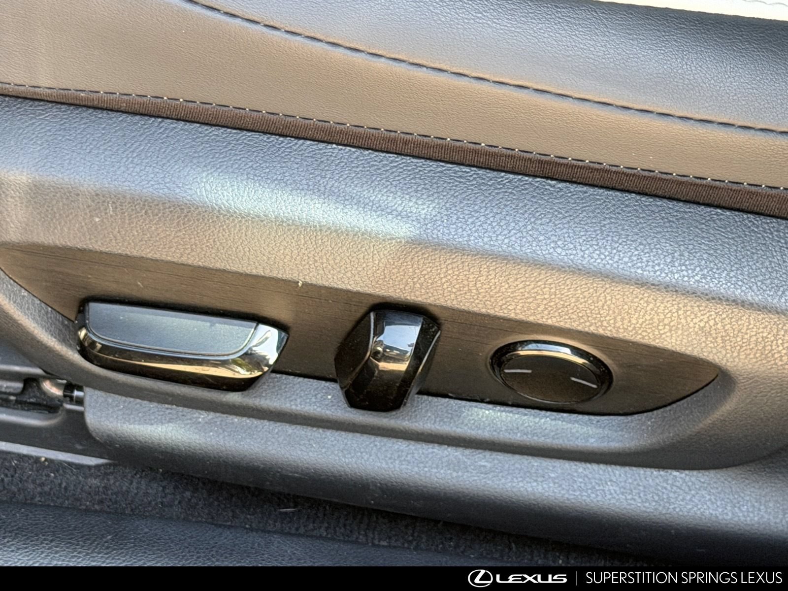 Certified 2025 Lexus ES 300h w/ Premium Package FWD image 17