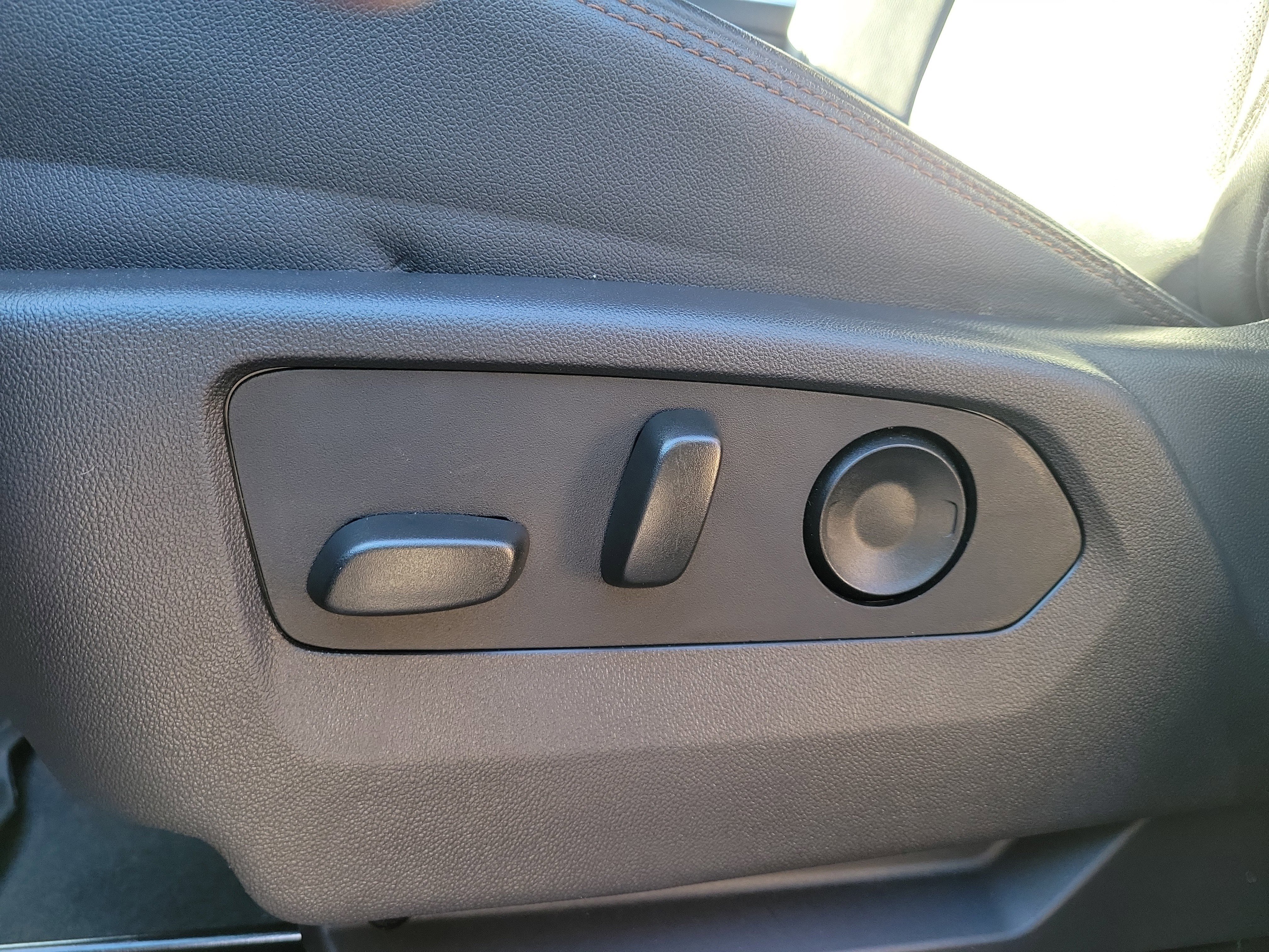 Used 2024 GMC Sierra 1500 AT4 w/ Technology Package image 16