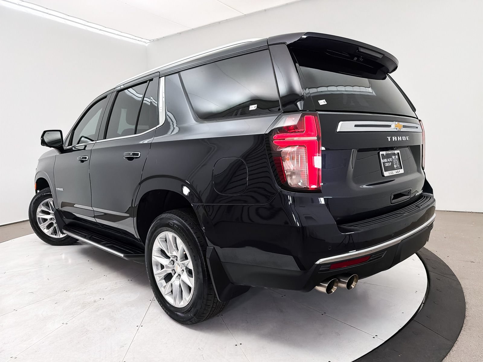 Used 2024 Chevrolet Tahoe Premier AWD/4WD image 2