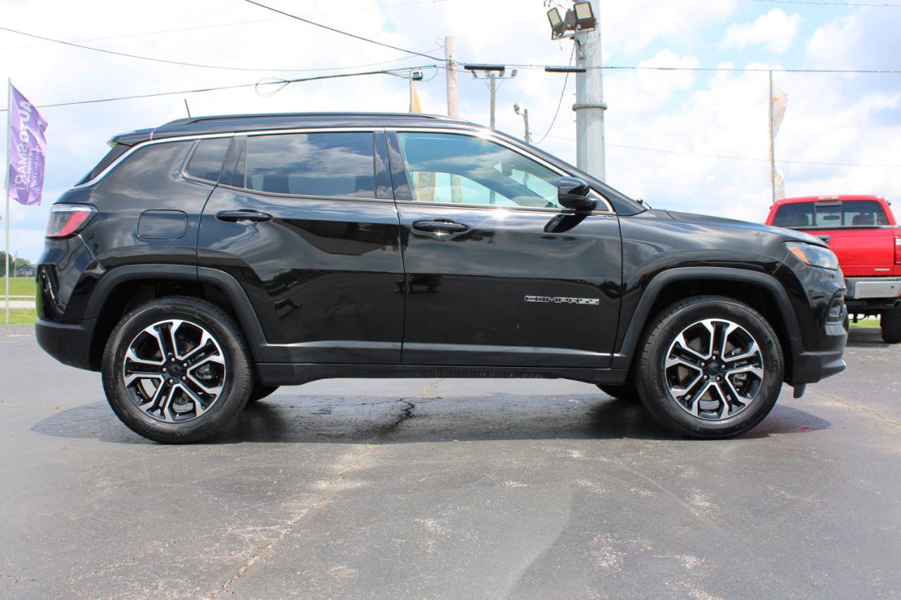 Used 2023 Jeep Compass Limited AWD/4WD image 3