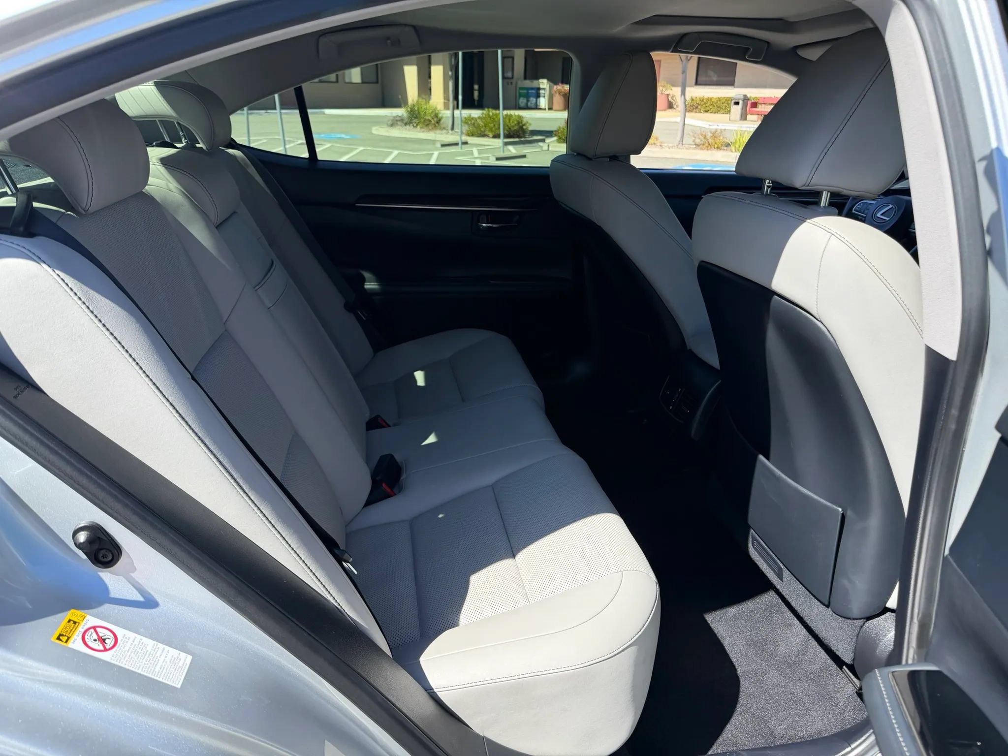 Used 2016 Lexus ES 300h w/ Navigation System Package FWD image 15