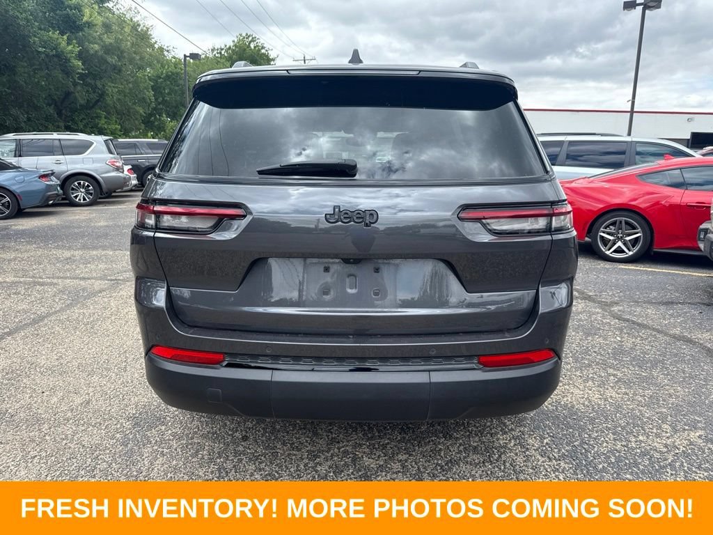 Used 2024 Jeep Grand Cherokee L Altitude RWD image 3