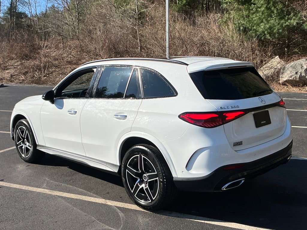 Used 2023 Mercedes-Benz GLC 300 4MATIC image 3