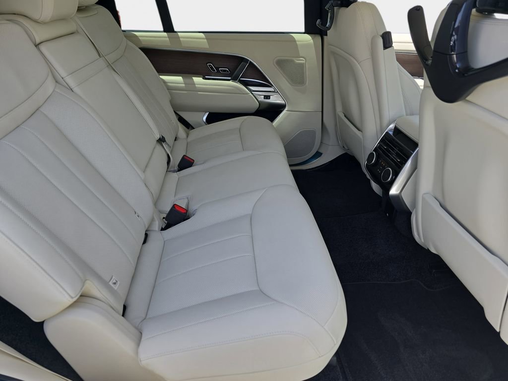 New 2026 Land Rover Range Rover Long Wheelbase SE AWD/4WD image 11