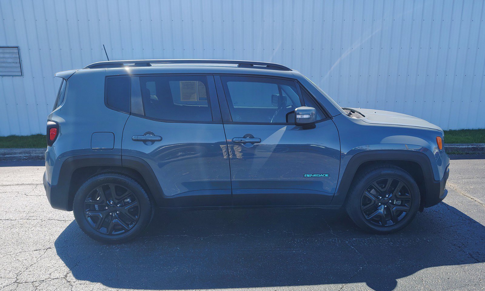 Used 2018 Jeep Renegade Altitude w/ Popular Equipment Group FWD image 3
