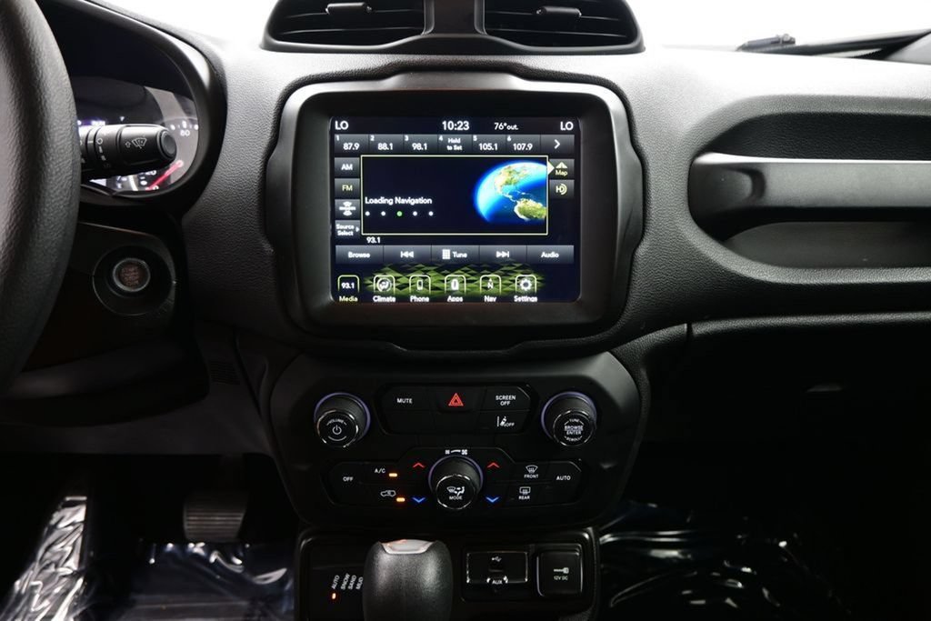 Used 2023 Jeep Renegade Latitude AWD/4WD image 17