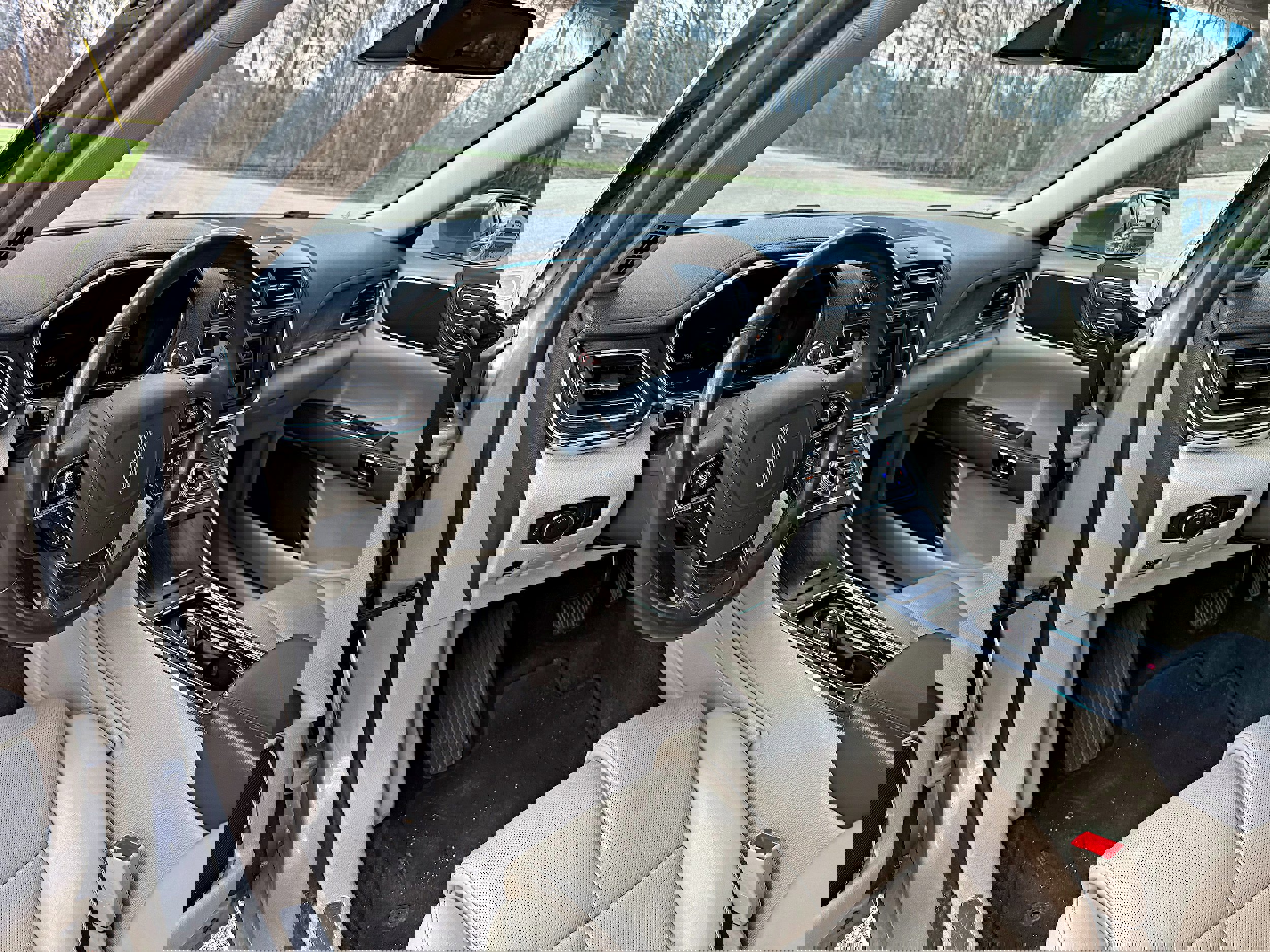 Used 2017 Lincoln Continental Reserve w/ Technology Package image 13