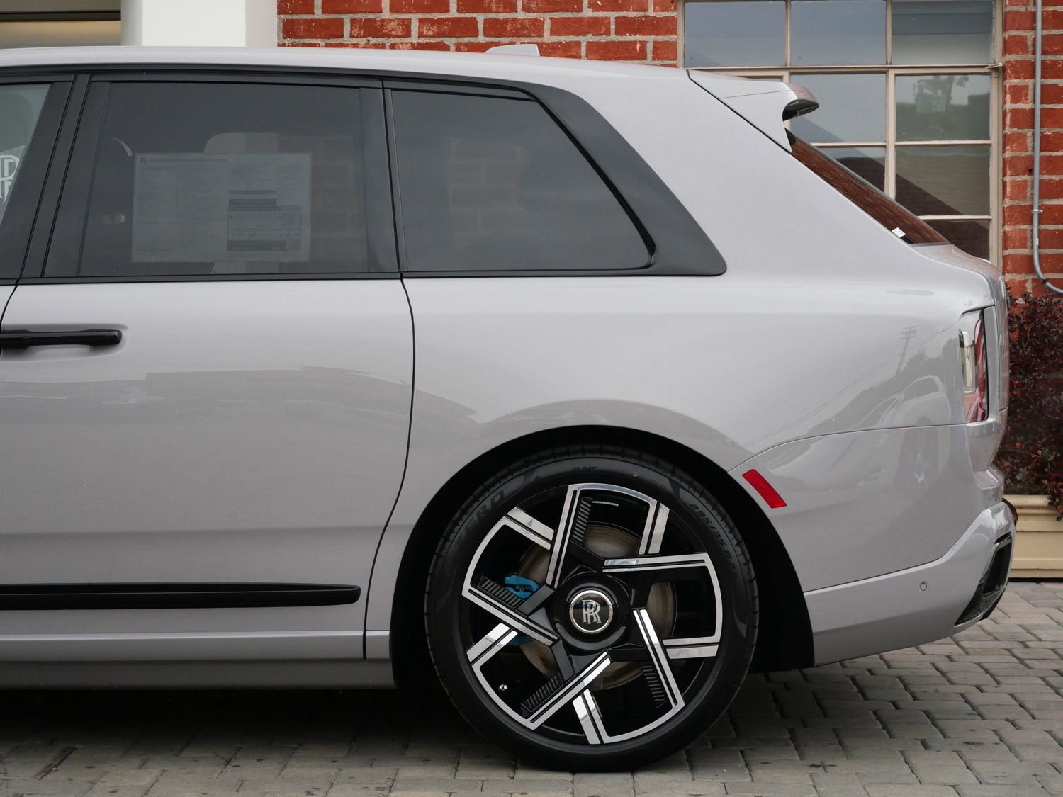 New 2026 Rolls-Royce Cullinan Black Badge image 23