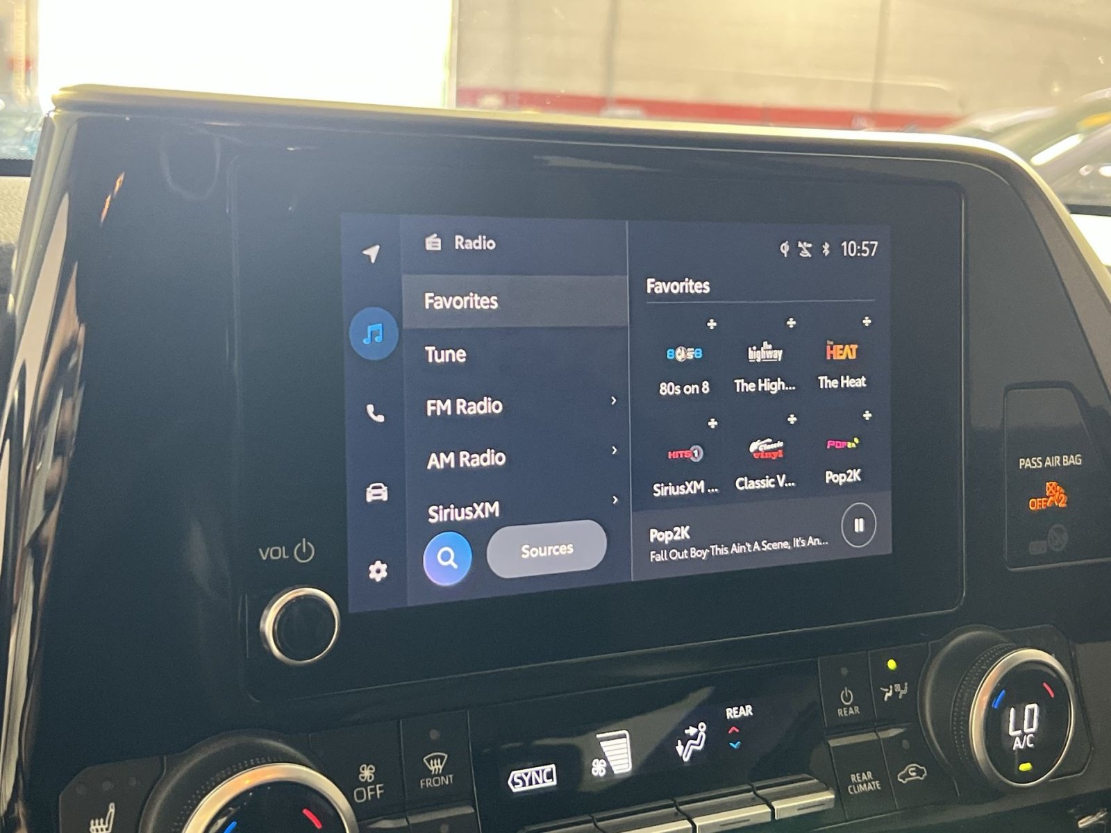Used 2023 Toyota Highlander XLE AWD/4WD image 18
