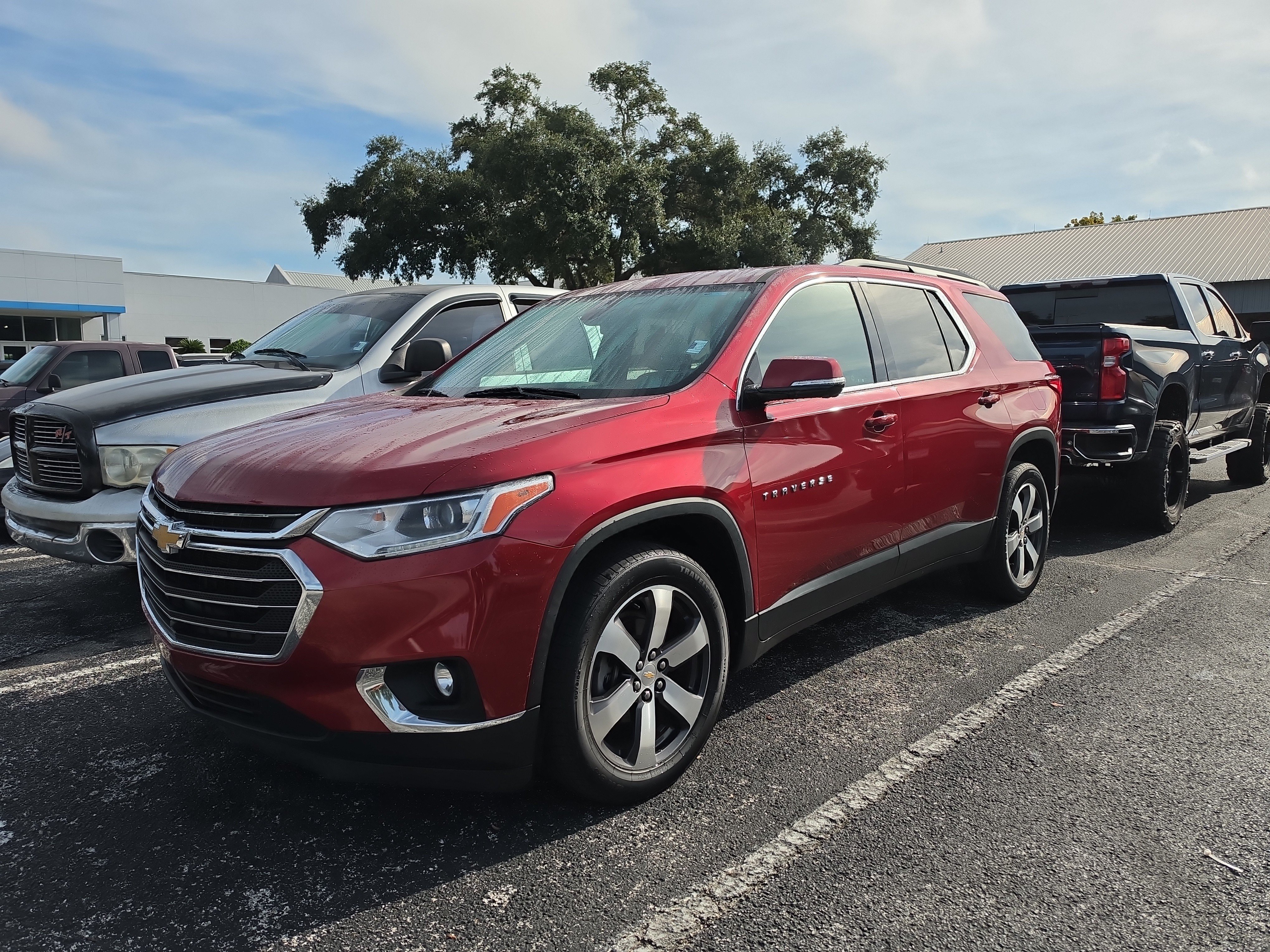 Used 2020 Chevrolet Traverse LT w/ LT Premium Package AWD/4WD image 7