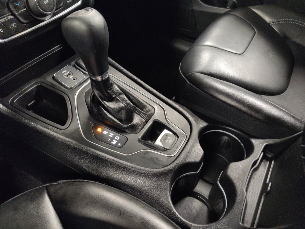 Used 2019 Jeep Cherokee Latitude Plus FWD image 26
