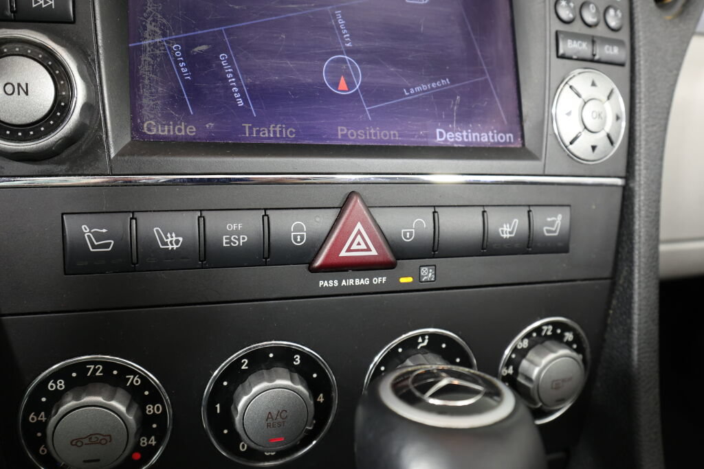 Used 2010 Mercedes-Benz SLK 350 image 26