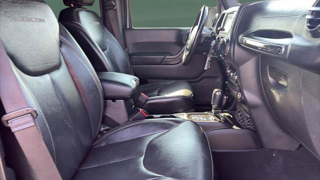 Used 2017 Jeep Wrangler Unlimited Rubicon w/ Connectivity Group image 13