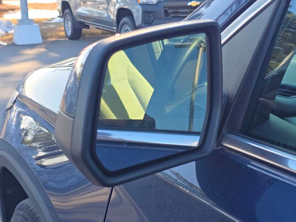 Used 2023 Chevrolet Traverse LS image 9