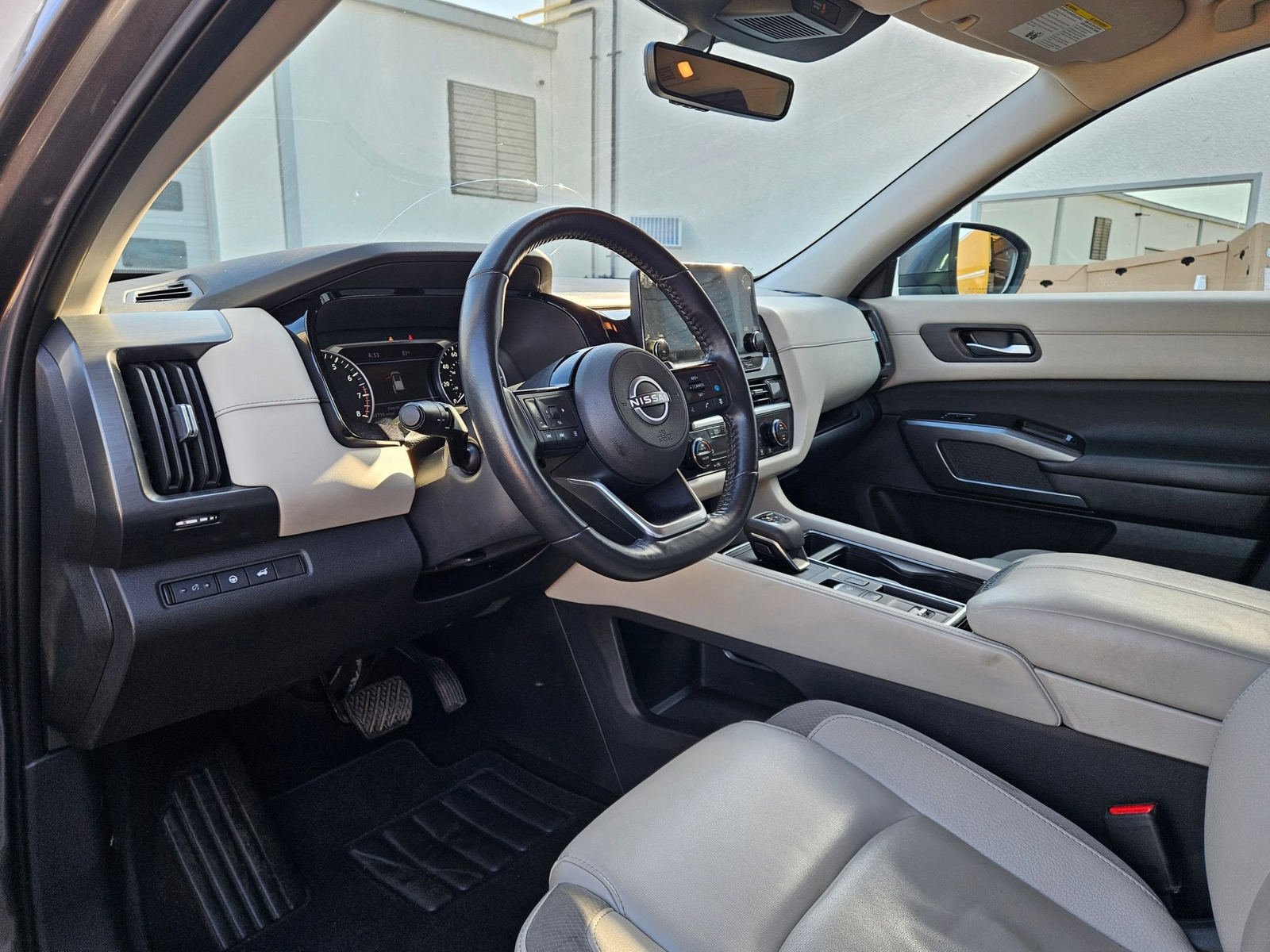 Used 2023 Nissan Pathfinder SL FWD image 10