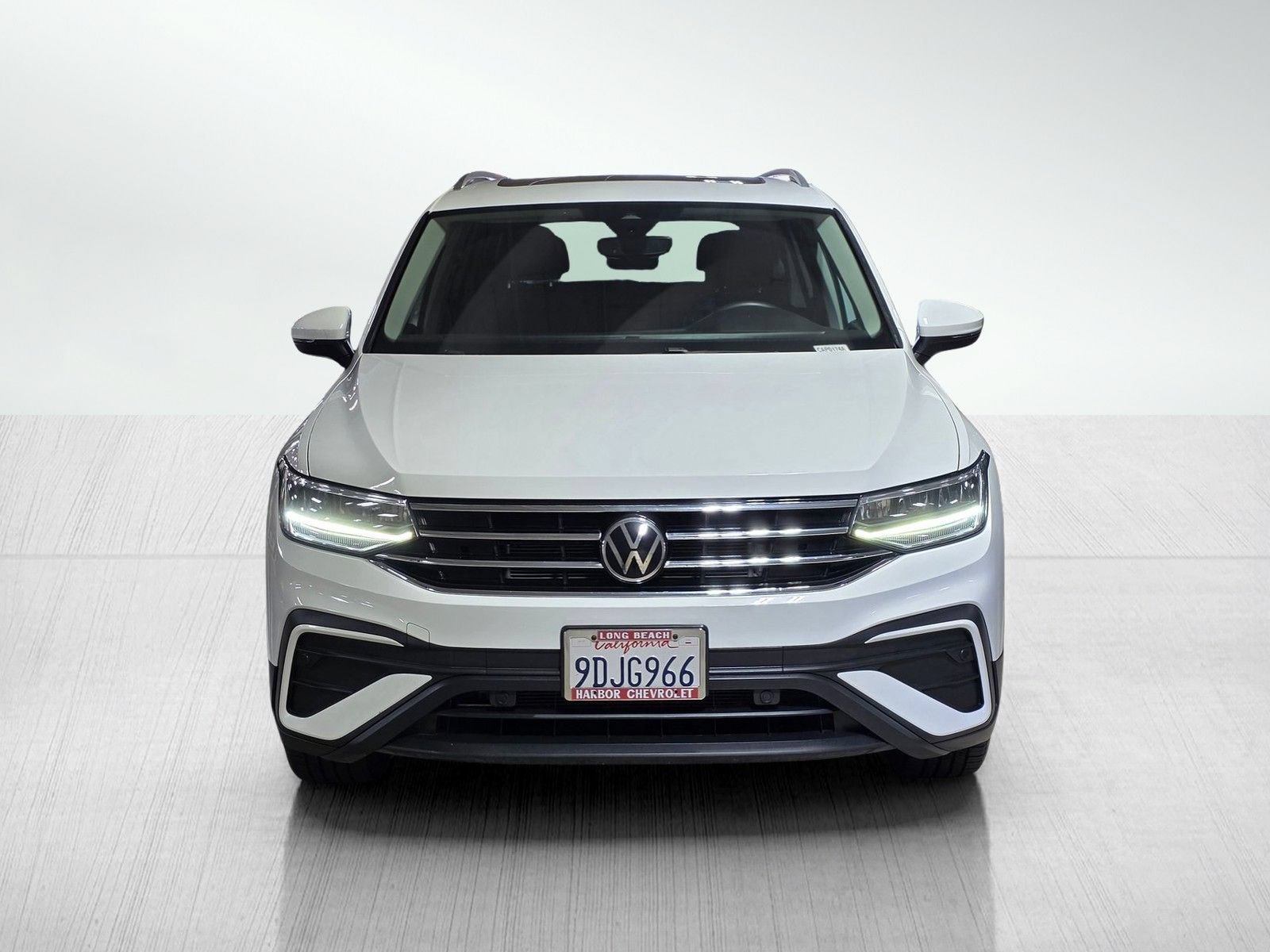 Used 2022 Volkswagen Tiguan SE FWD image 2