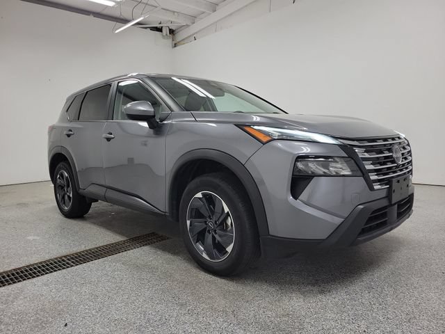Used 2024 Nissan Rogue SV AWD/4WD image 2