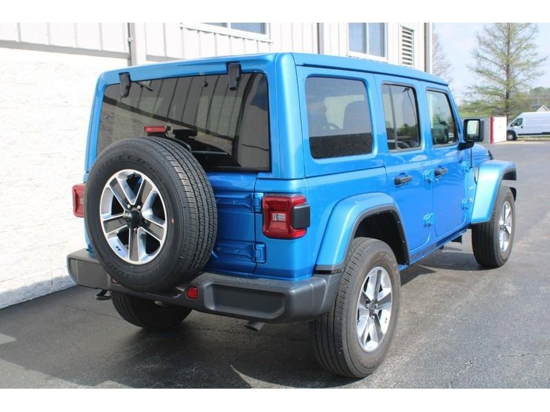 Used 2023 Jeep Wrangler Unlimited Sahara w/ LED Lighting Group AWD/4WD image 3