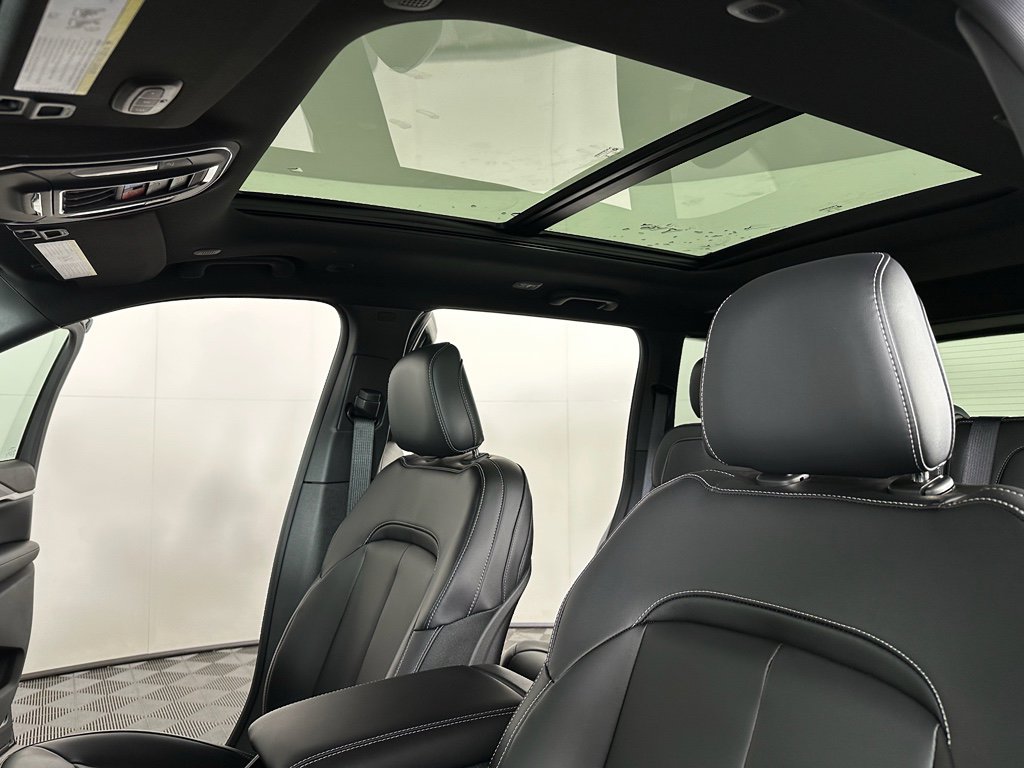 New 2025 Jeep Grand Cherokee Limited image 11