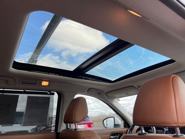 Used 2025 Nissan Pathfinder Platinum w/ Cargo Package image 35