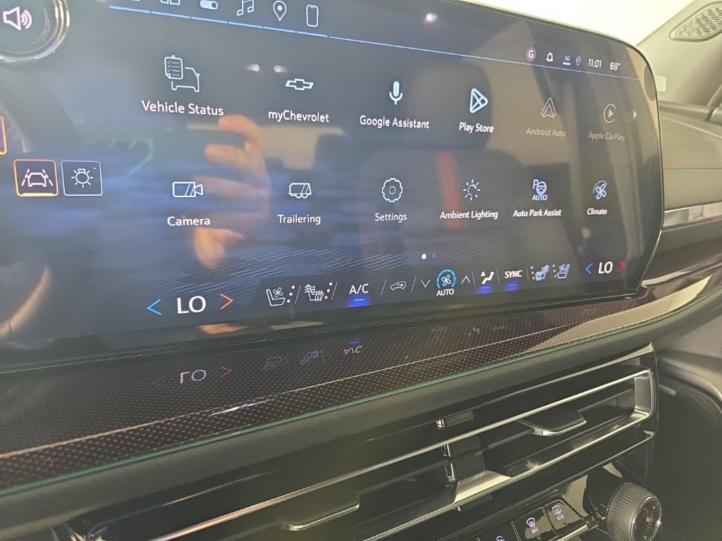 New 2027 Chevrolet Traverse RS w/ LPO, Floor Liner Package FWD image 18