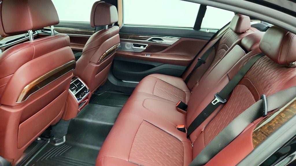 Used 2020 BMW 745e xDrive AWD/4WD image 22
