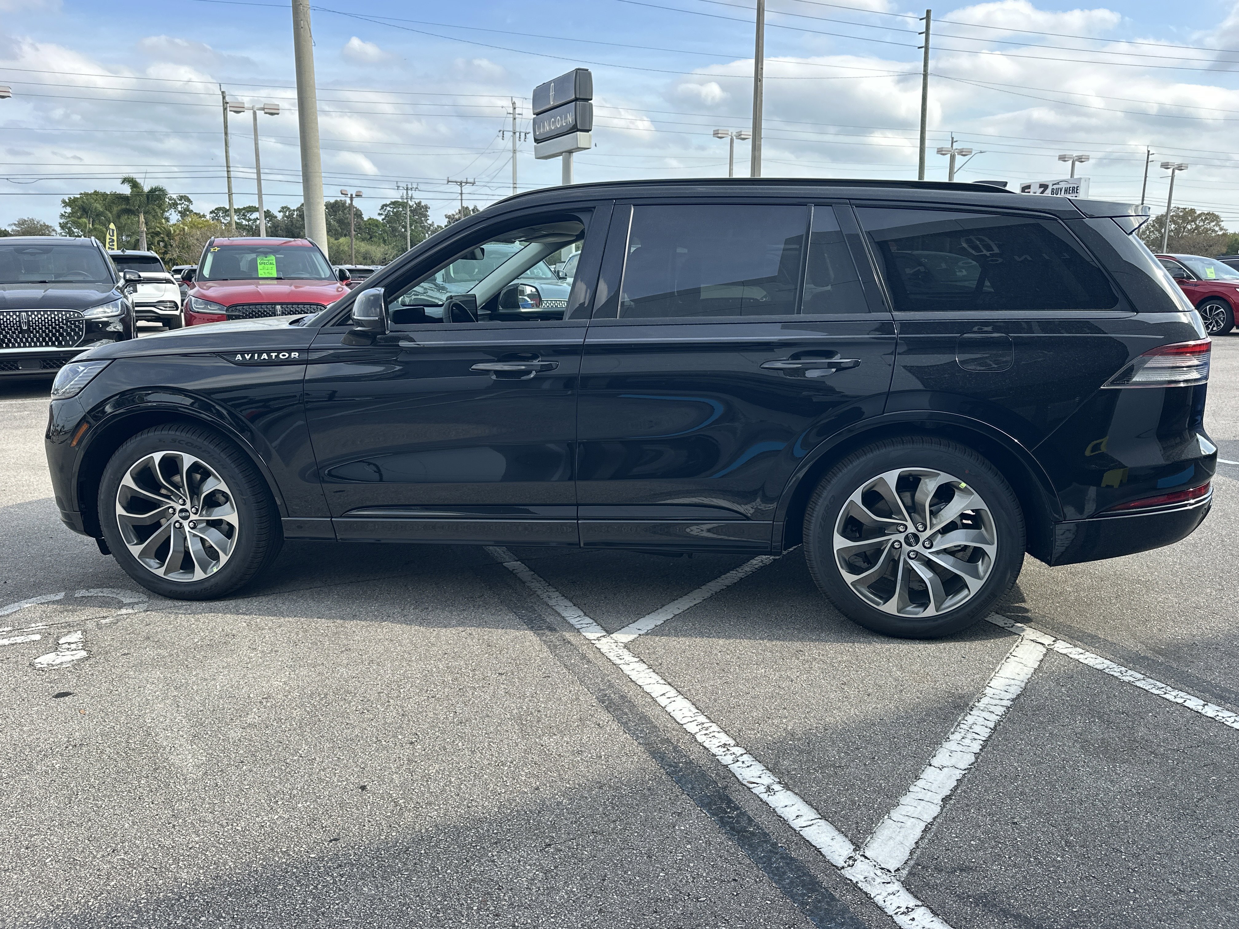 New 2026 Lincoln Aviator 2WD w/ Jet Appearance Package image 9