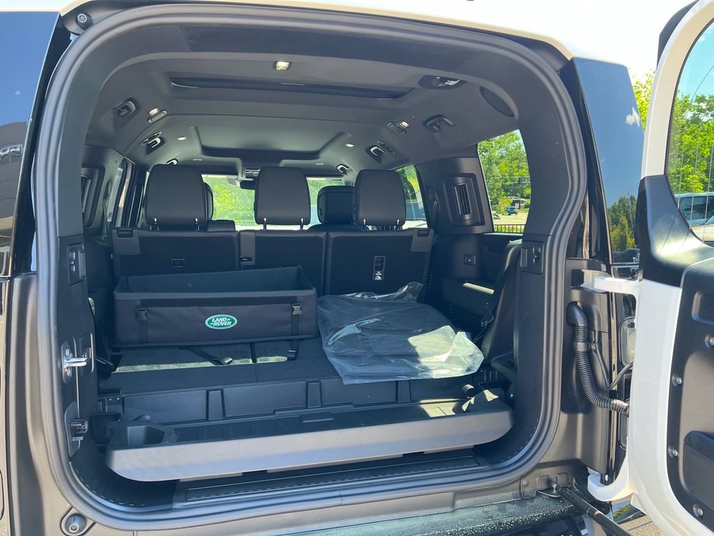 New 2026 Land Rover Defender 130 X-Dynamic SE AWD/4WD image 25