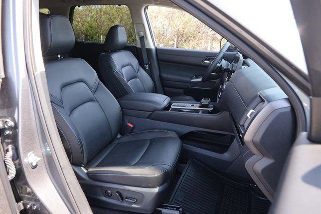 Used 2025 Nissan Pathfinder SL w/ SL Premium Package image 29