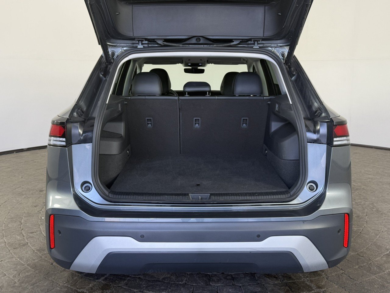 Used 2026 Volkswagen Tiguan SE FWD image 7