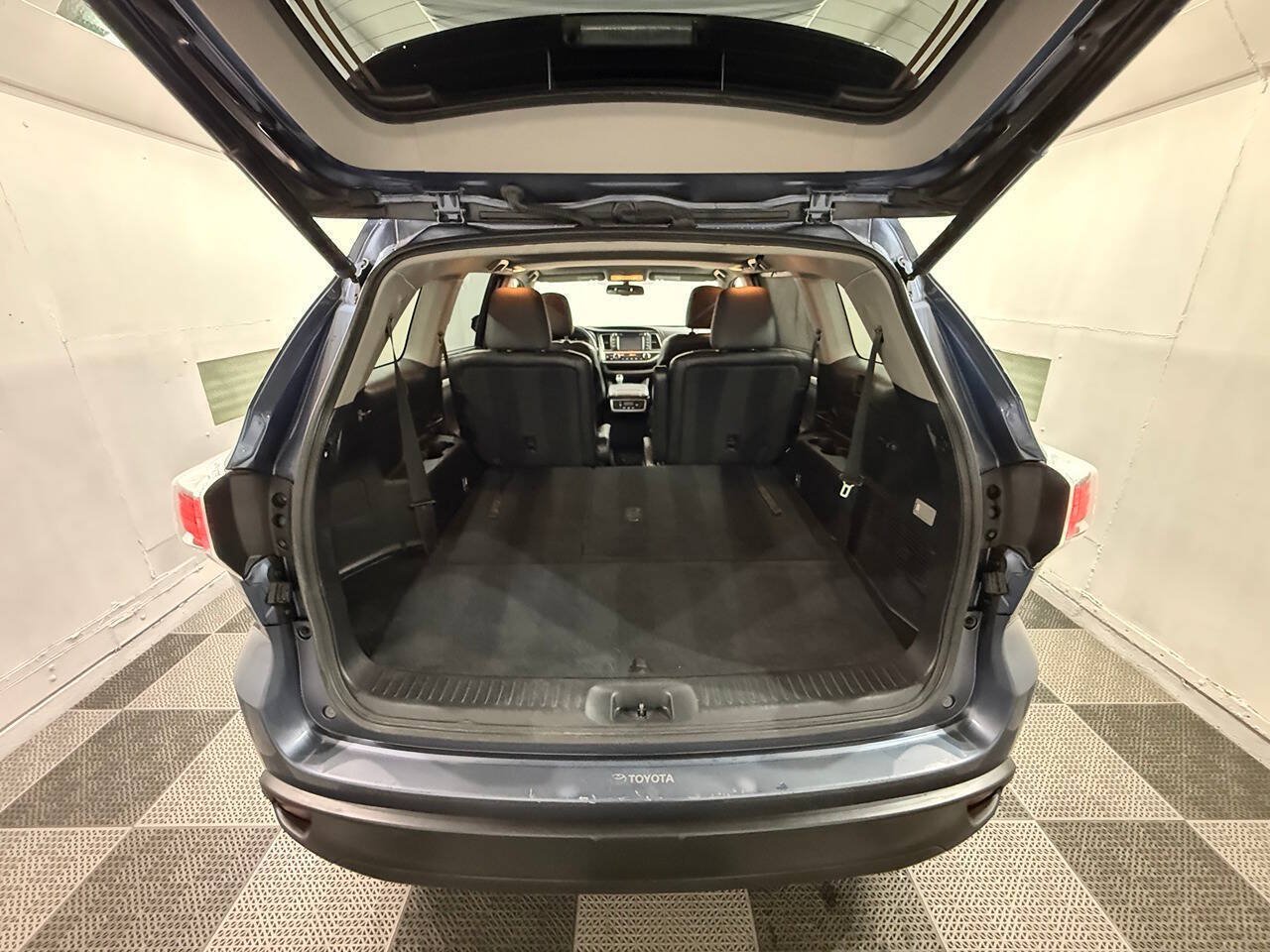 Used 2014 Toyota Highlander XLE AWD/4WD image 40