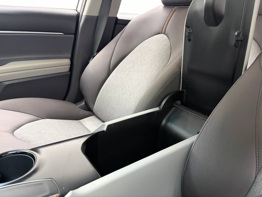 Used 2019 Toyota Camry LE FWD image 26