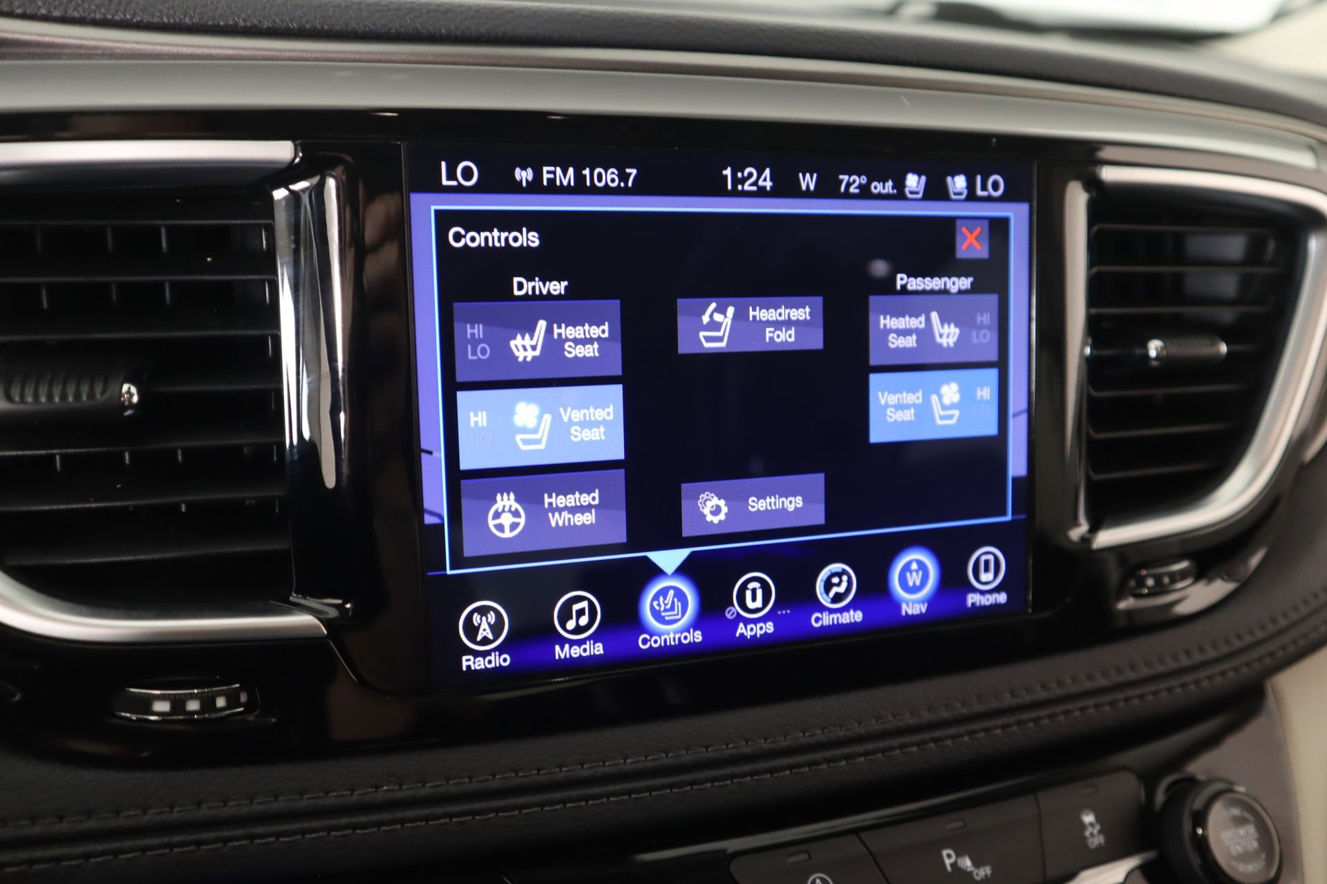 Used 2017 Chrysler Pacifica Limited w/ UConnect Theater Package image 8