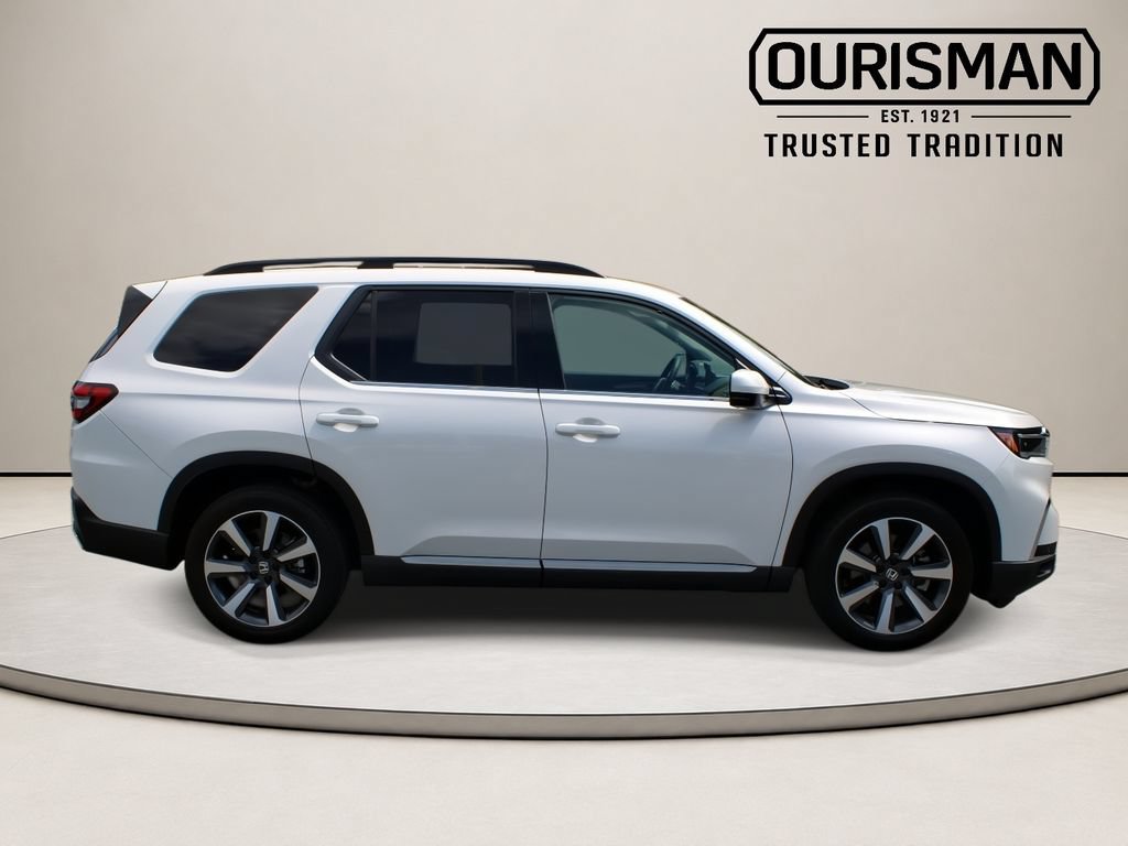 Certified 2025 Honda Pilot Touring image 9