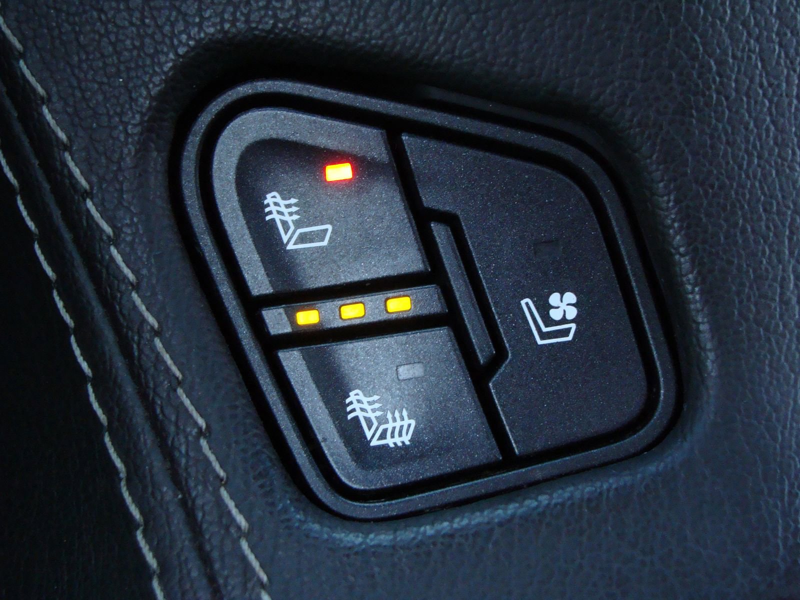 Used 2019 GMC Yukon Denali w/ Denali Ultimate Package image 28