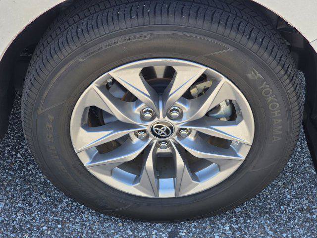 Certified 2024 Toyota Sienna XLE FWD image 37