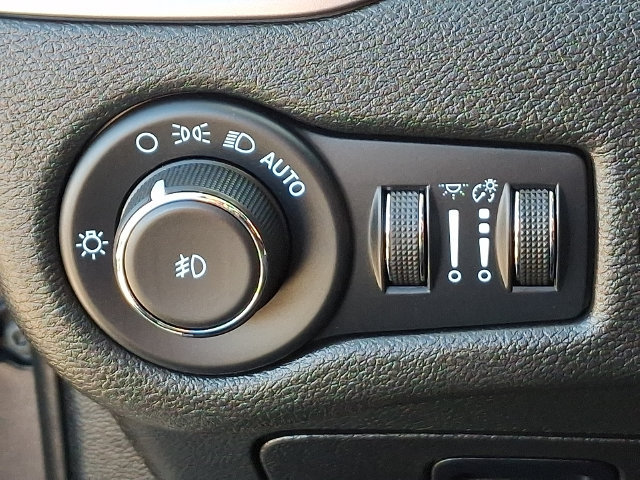 Used 2022 Jeep Cherokee Limited AWD/4WD image 9