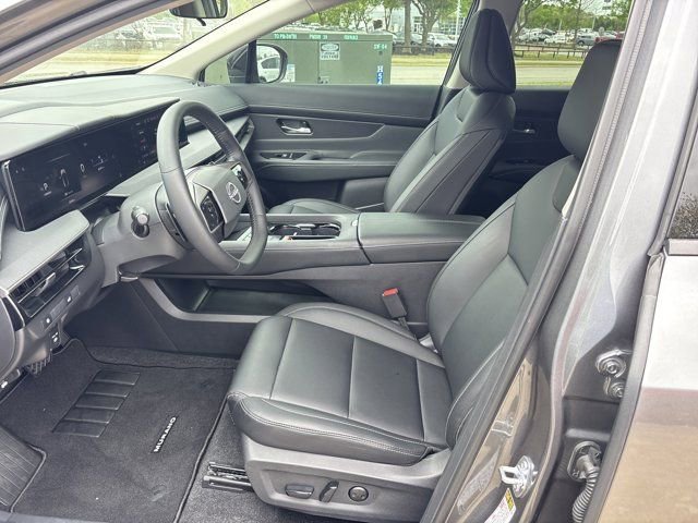 Used 2025 Nissan Murano SV FWD image 14